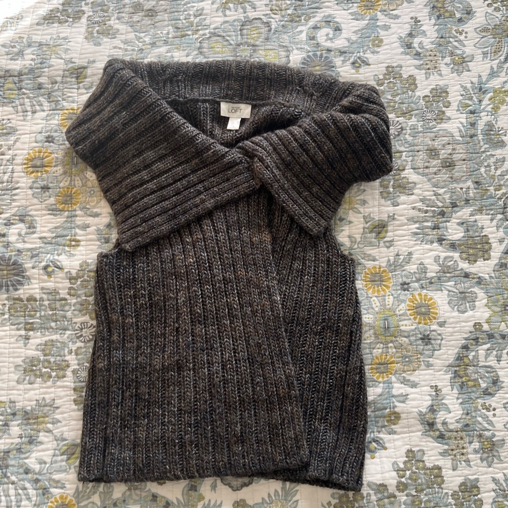 Ann Taylor loft heavy gauge knit Sweater vest